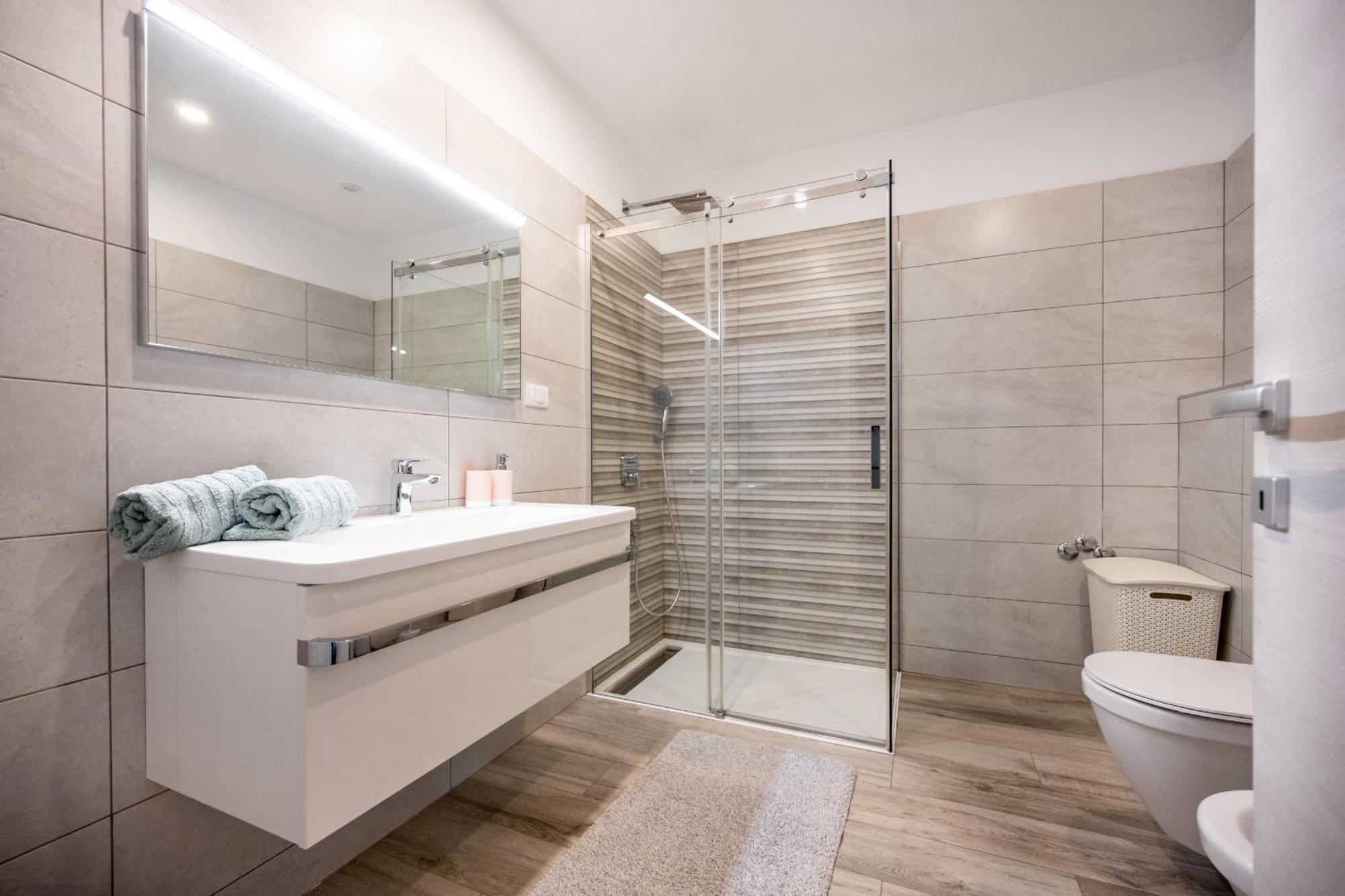 Luen Near With Large Garden And Private Pool For Families Pula
