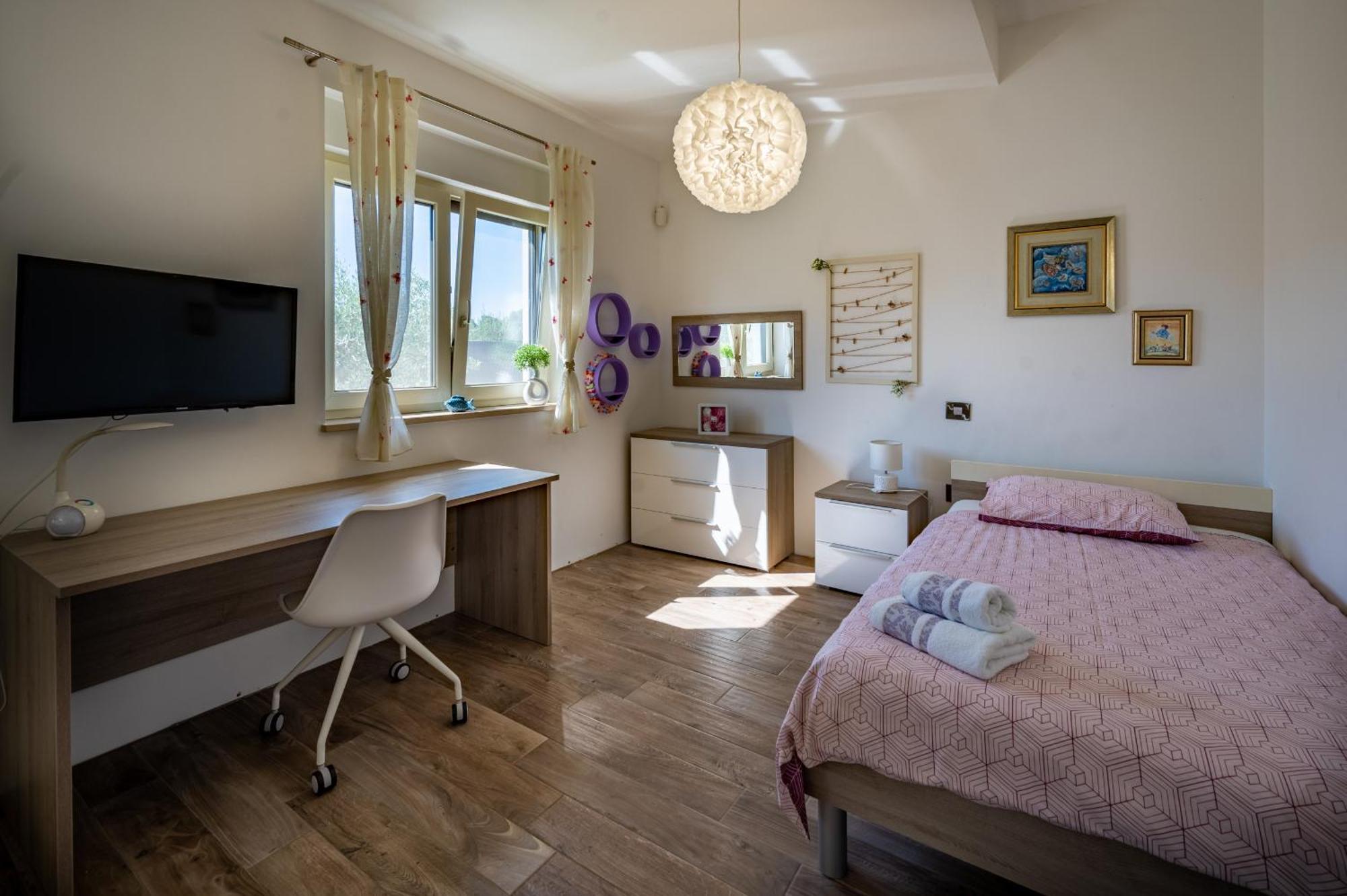 Vila Luen Near With Large Garden And Private Pool For Families Pula