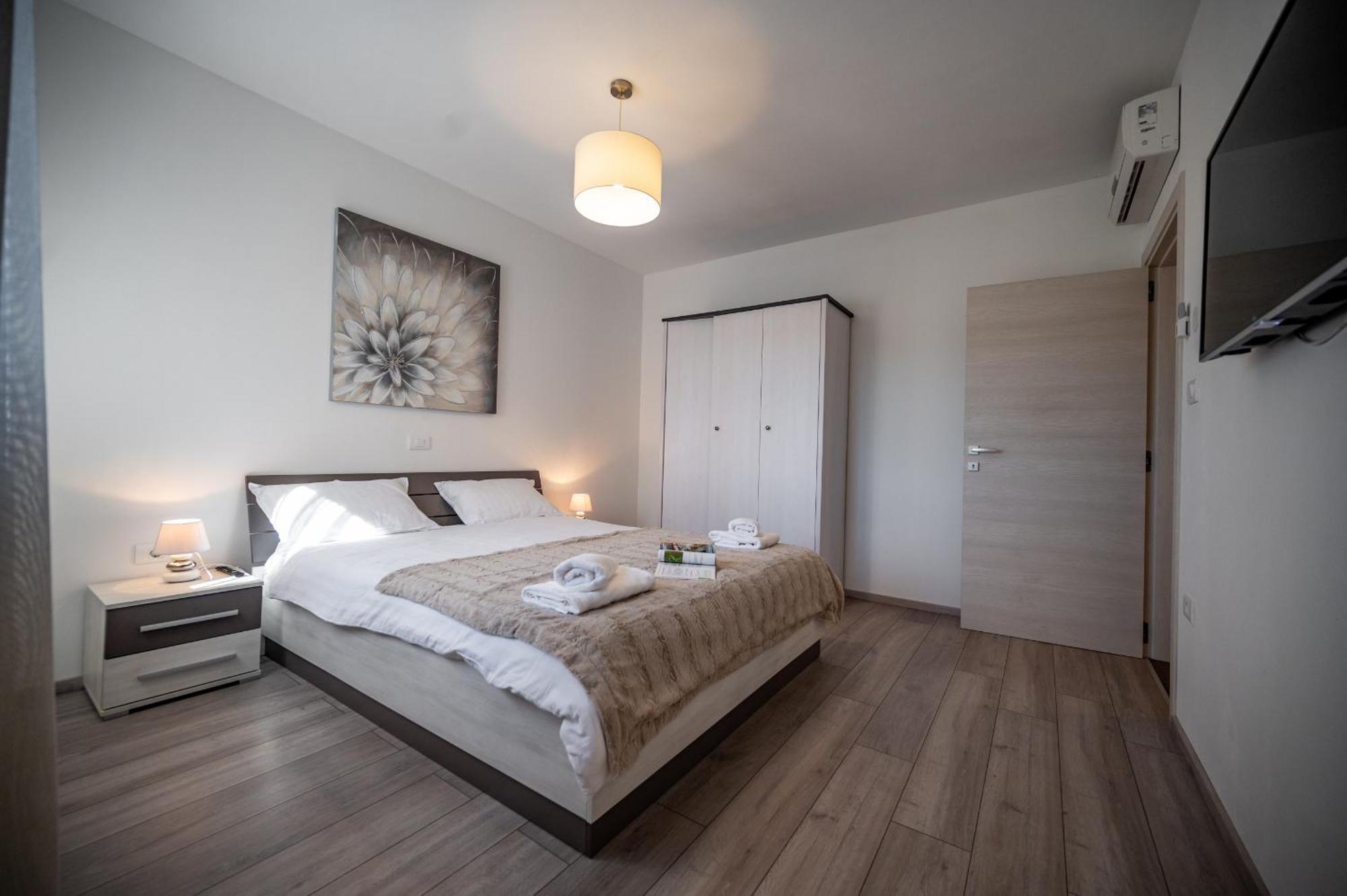 Luen Near With Large Garden And Private Pool For Families Pula