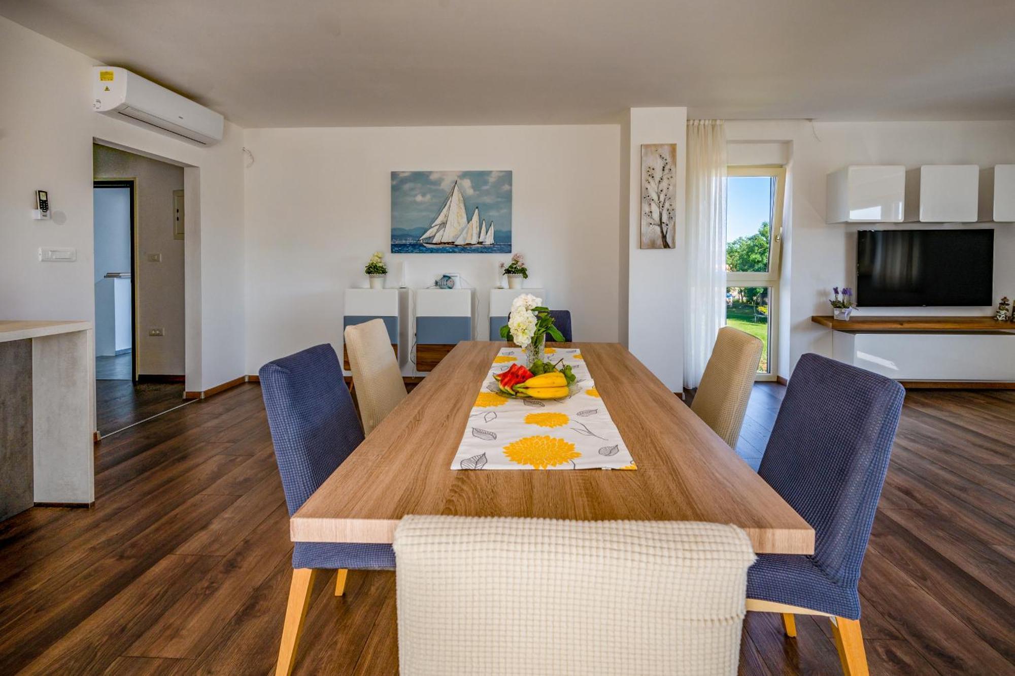 Luen Near With Large Garden And Private Pool For Families Pula
