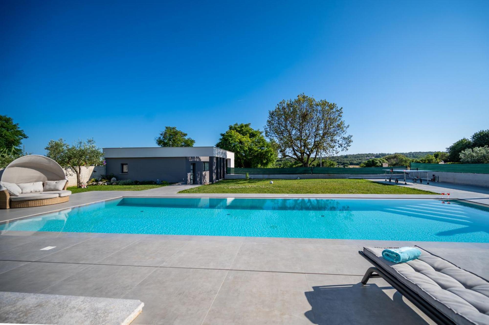 Vila Luen Near With Large Garden And Private Pool For Families *