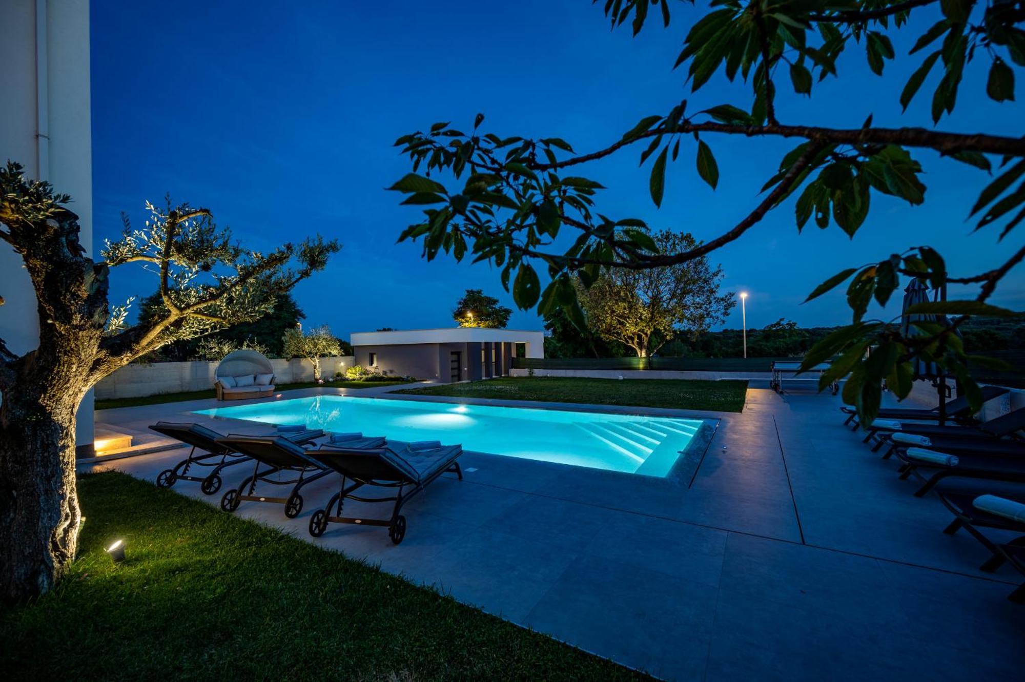 Luen Near With Large Garden And Private Pool For Families * Pula