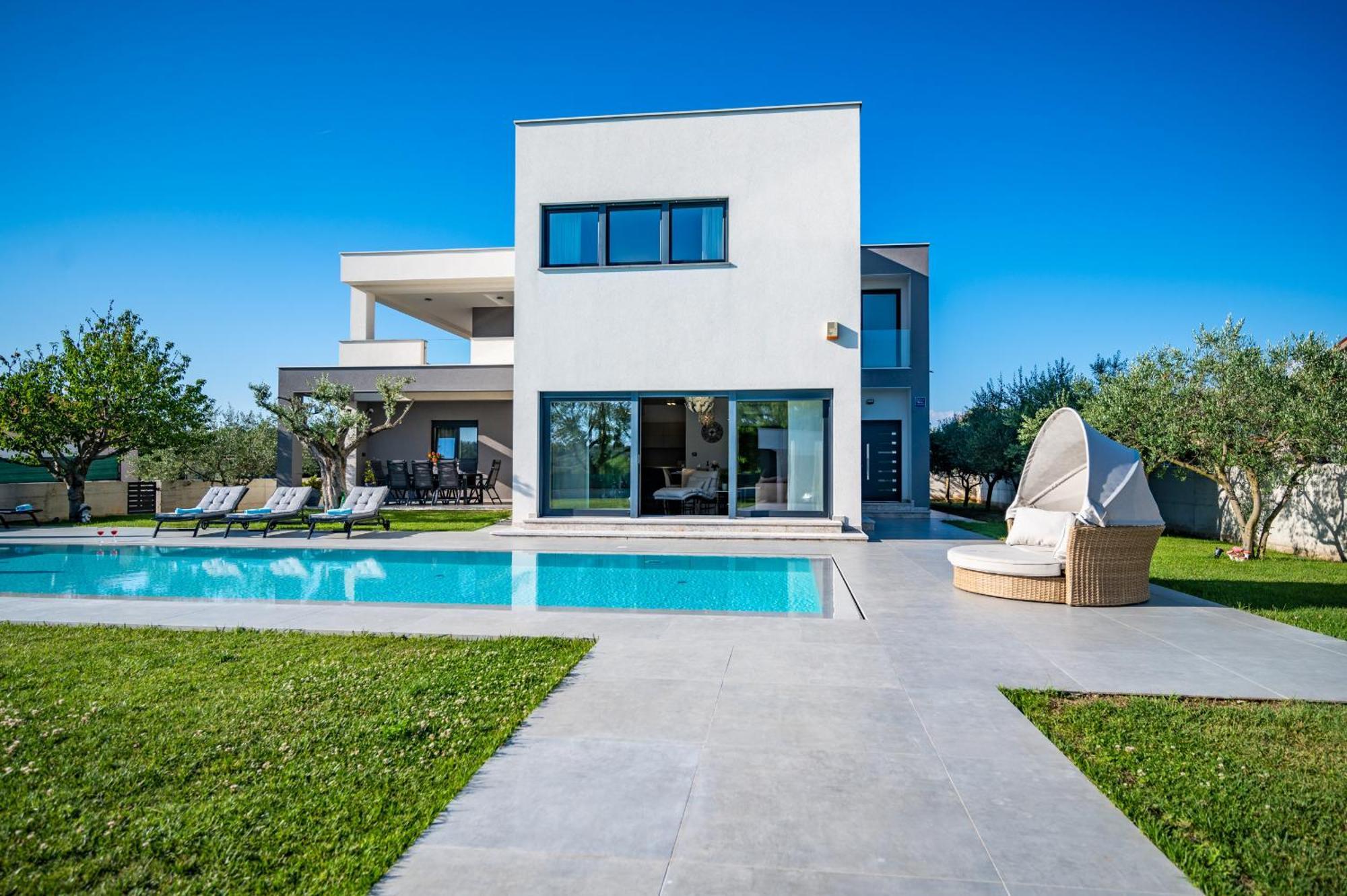 Luen Near With Large Garden And Private Pool For Families Vila Pula